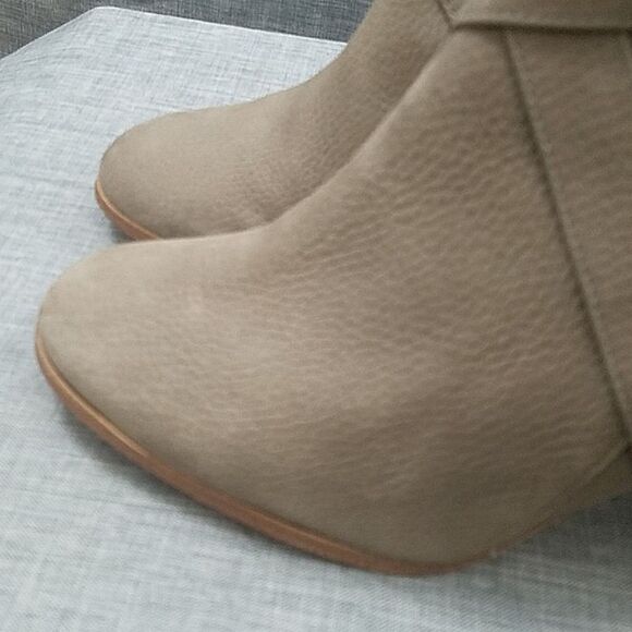 Kate Spade New York Lexy Heeled Boot, Beige double buckle Moto boot Women's 8.5 - Picture 9 of 11